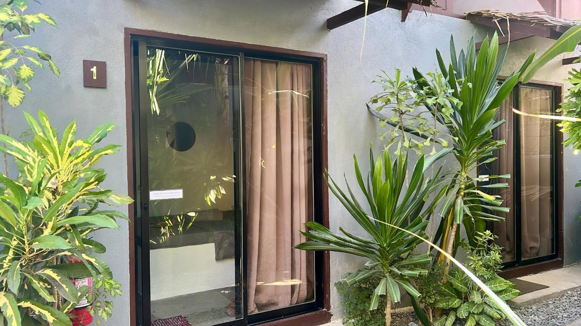 Yay Lodge Siargao, Private Room 1 With Ac & Hot Shower And Fast Starlink Wifi 卢纳将军城 外观 照片