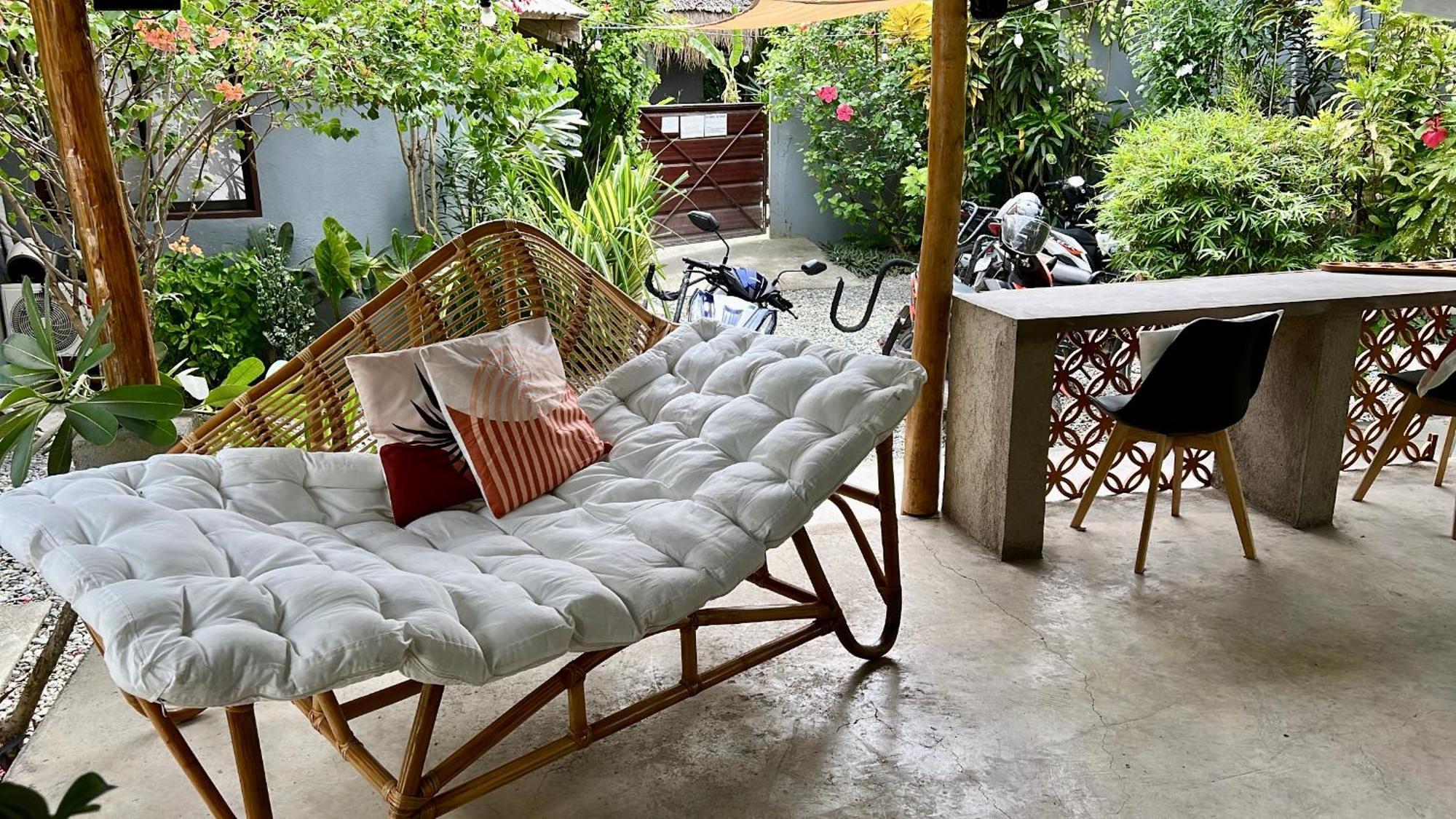 Yay Lodge Siargao, Private Room 1 With Ac & Hot Shower And Fast Starlink Wifi 卢纳将军城 外观 照片